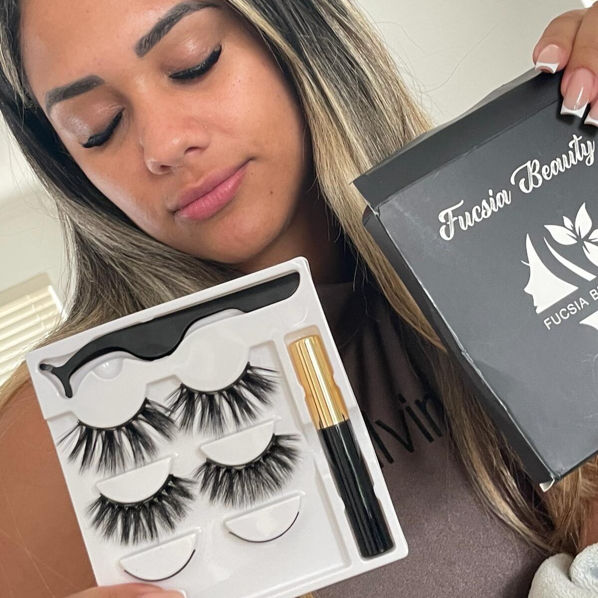 False eyelashes